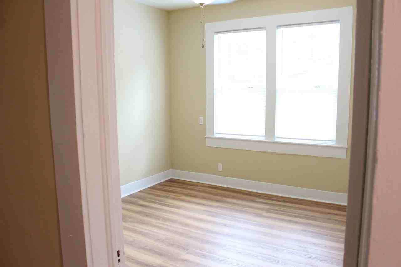 404 W Franklin St - Photo 5 of 14
