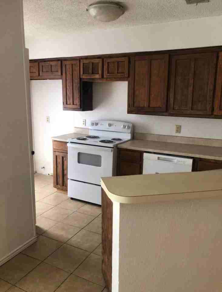 2708 Sherry St - Photo 3 of 10