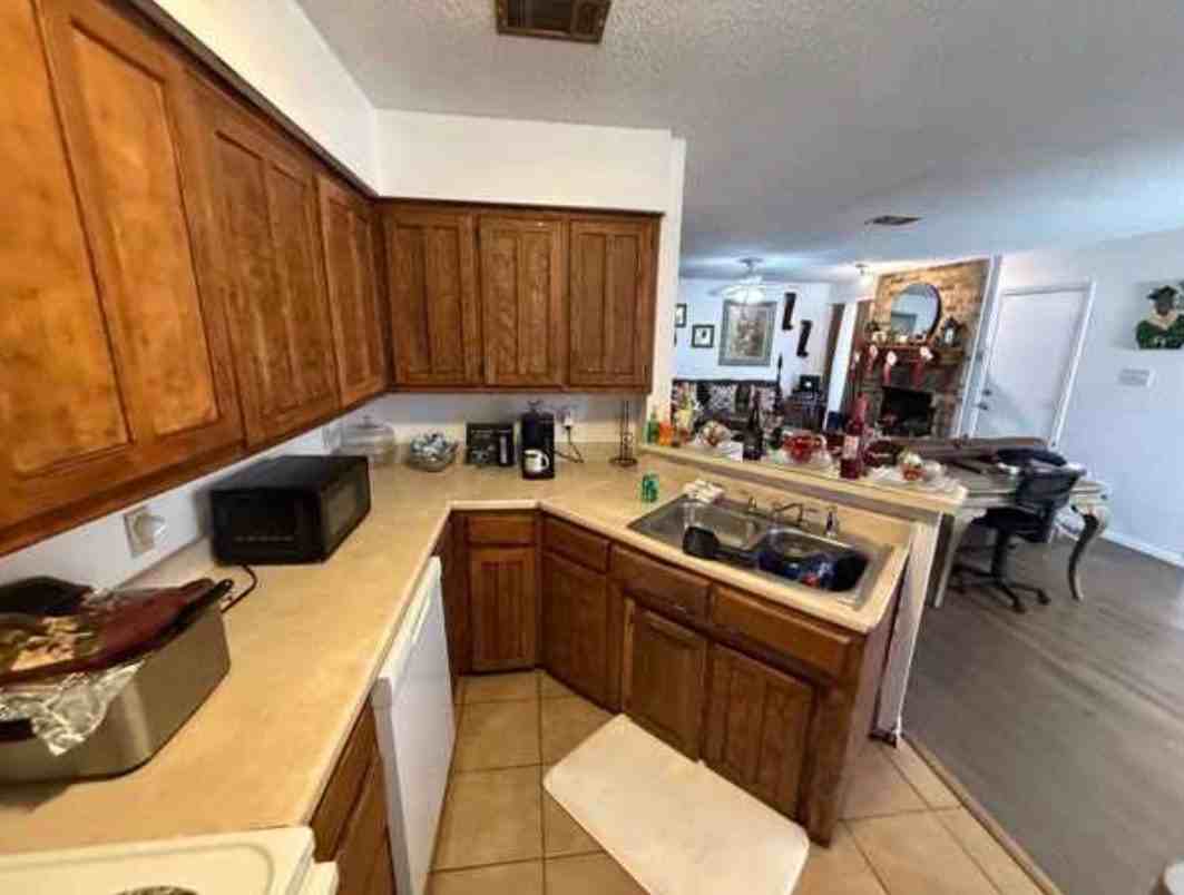2708 Sherry St - Photo 5 of 10