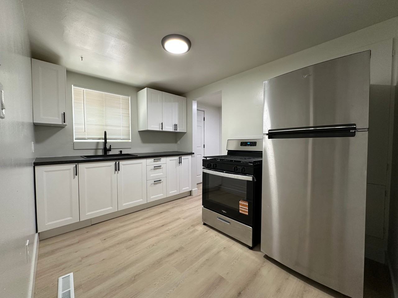 3440 S St #4 - Photo 4 of 17