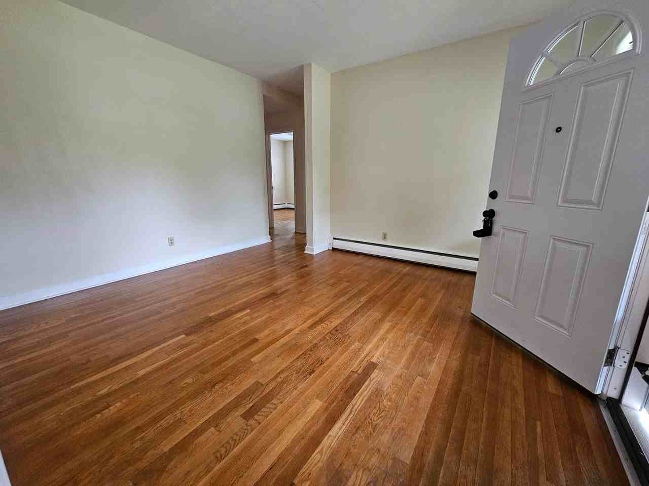 1739 Hancock Ave - Photo 4 of 20