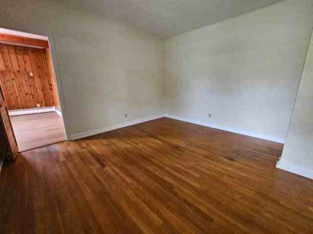 1739 Hancock Ave - Photo 5 of 20
