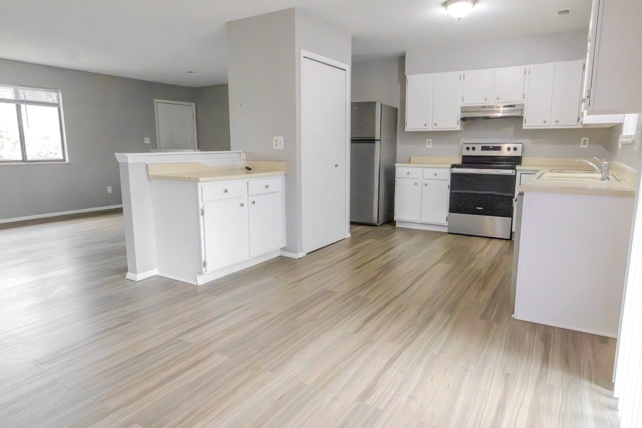 6729 Dublin Loop W - Photo 3 of 23