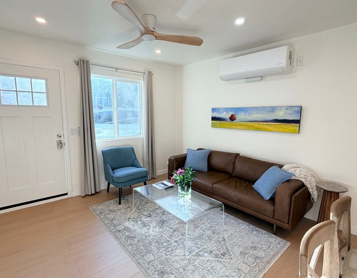 5063 Haskell Ave - Photo 4 of 19