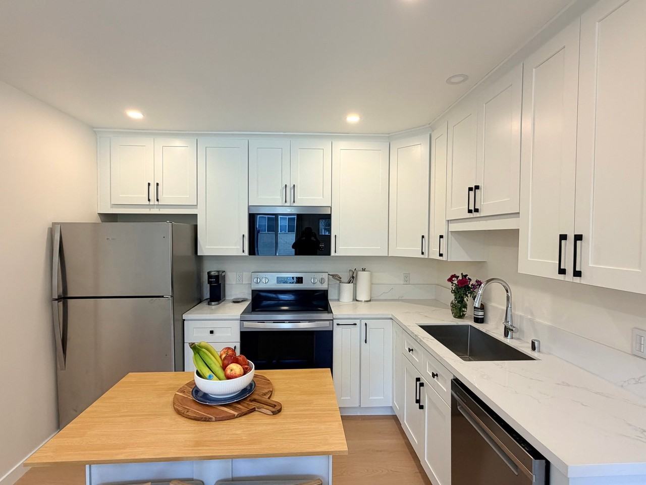 5063 Haskell Ave - Photo 5 of 19