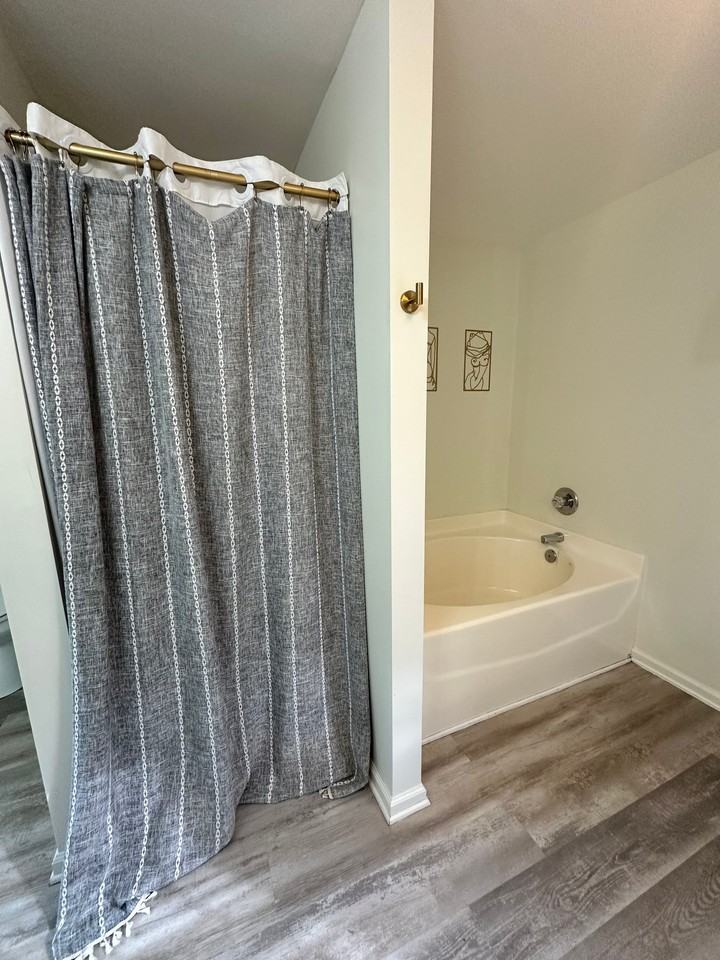 435 Smallwood Dr - Photo 4 of 20