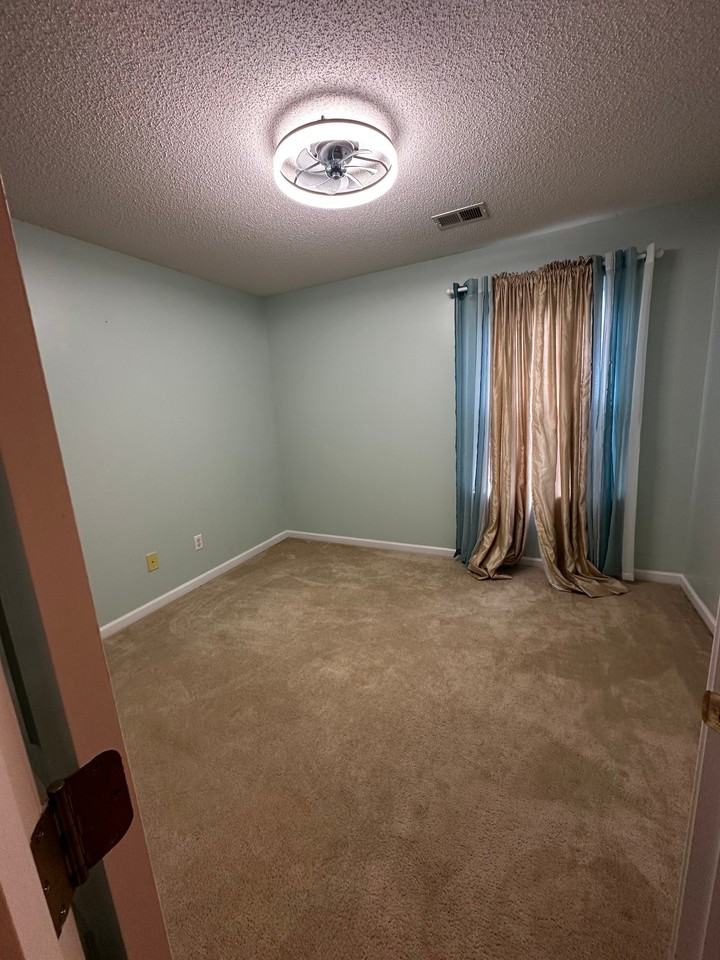 435 Smallwood Dr - Photo 6 of 20