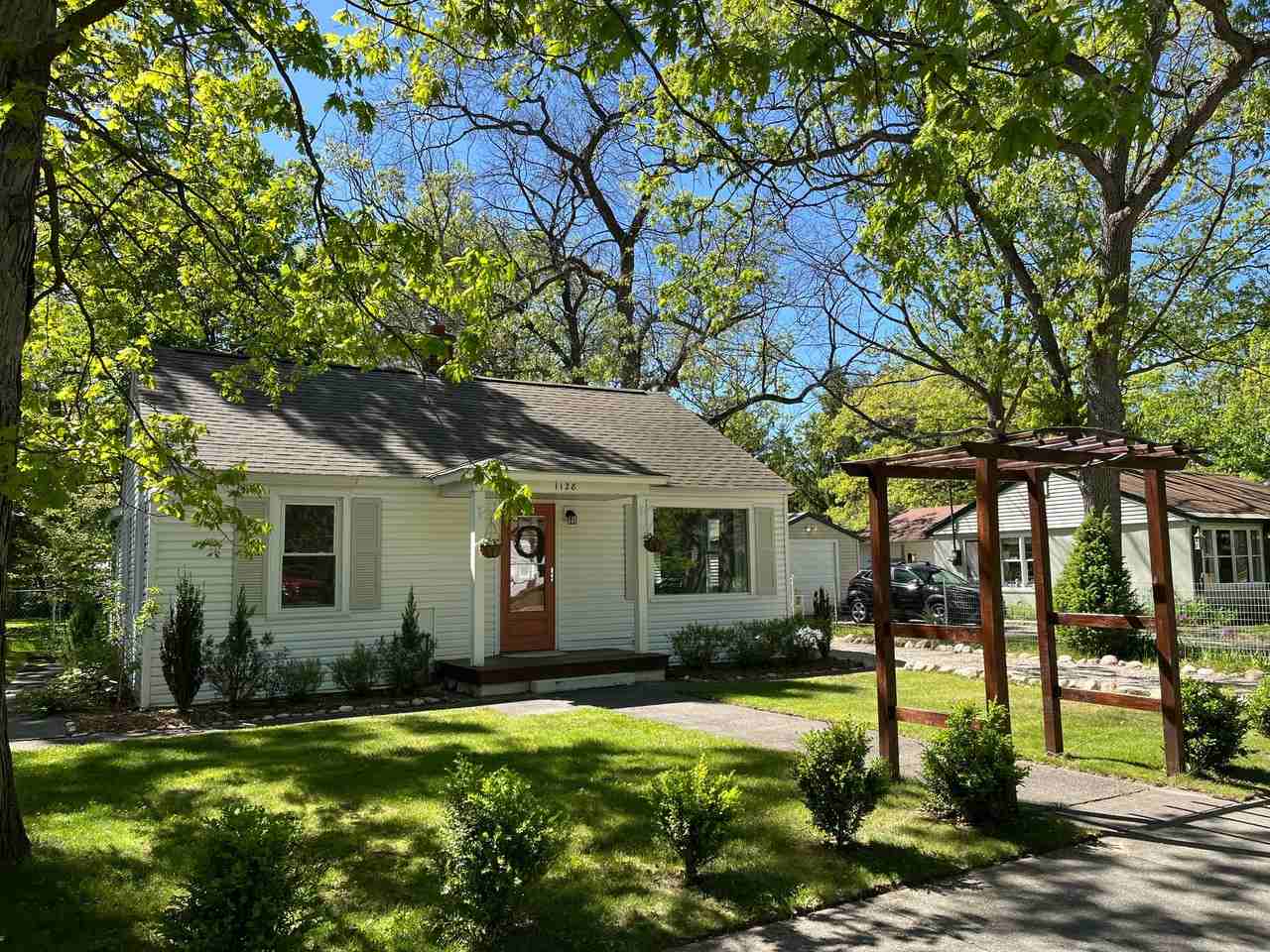 1128 Rose St - Photo 2 of 19