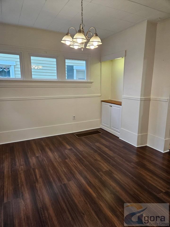 637 Creighton Ave - Photo 4 of 11