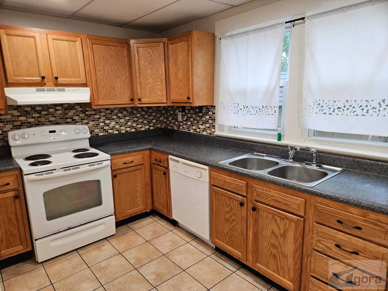 637 Creighton Ave - Photo 6 of 11