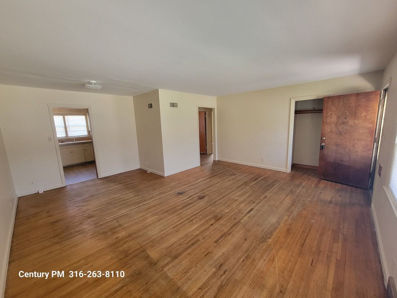 4906 E 9th St N - Photo 2 of 13