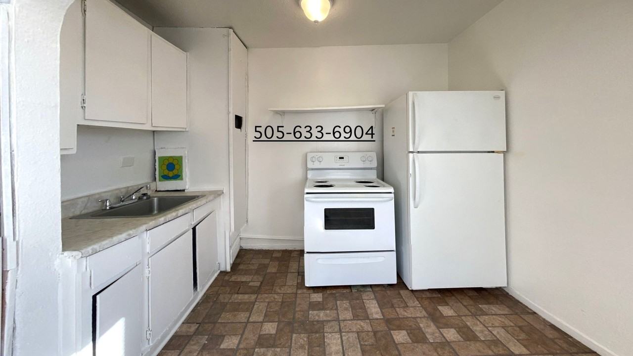 236 1/2 Vermont St Ne - Photo 4 of 12