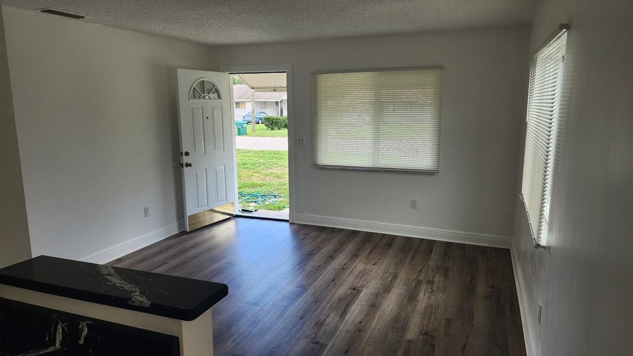 912 Bryan Ct - Photo 3 of 13