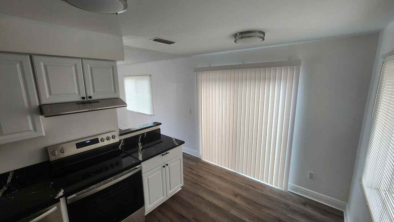912 Bryan Ct - Photo 4 of 13