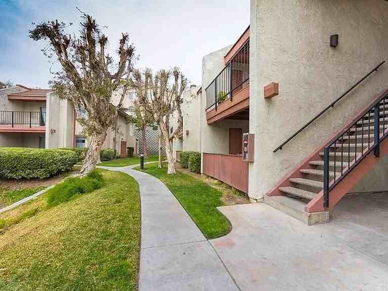 1056 S Idaho St - Photo 6 of 22