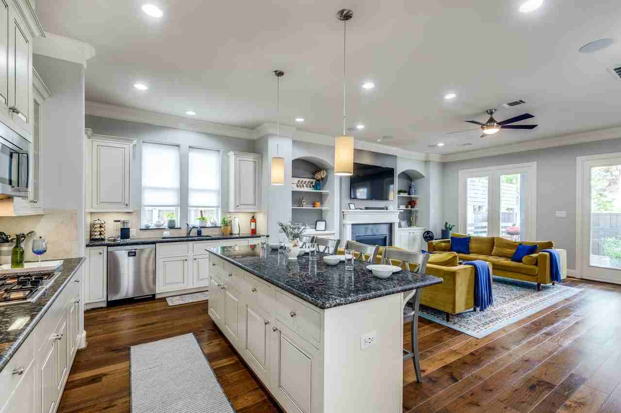 4535 Polk St - Photo 4 of 20