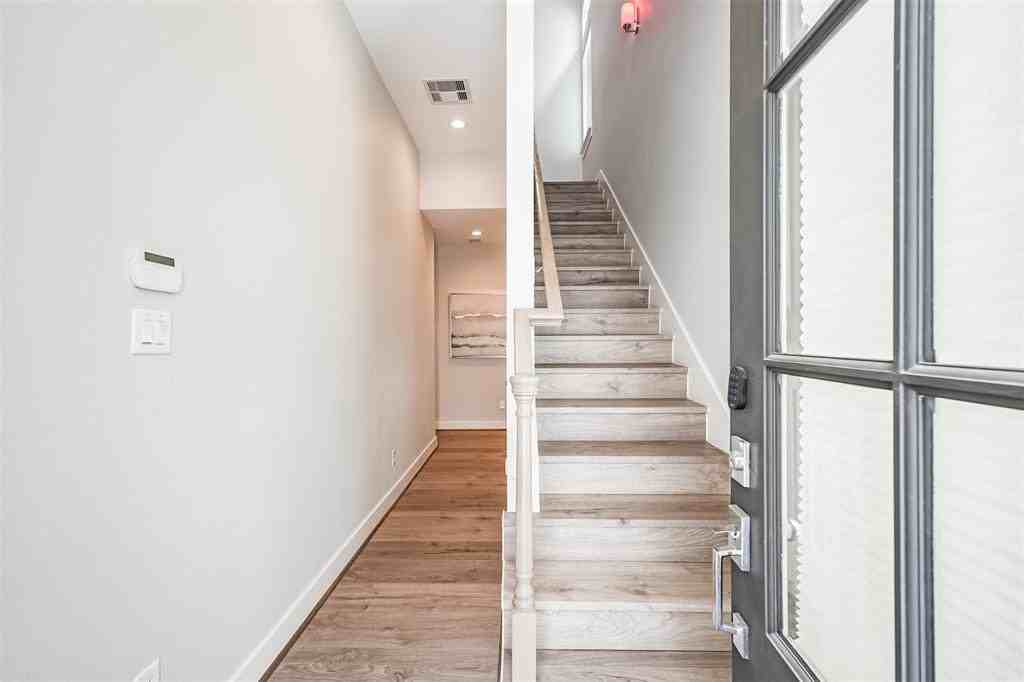 5209 Allen St #F - Photo 4 of 19