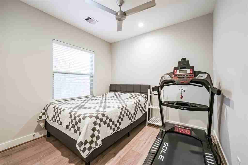 5209 Allen St #F - Photo 6 of 19