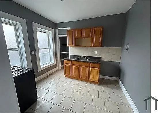 220 Roseville Ave #305-405 - Photo 4 of 4