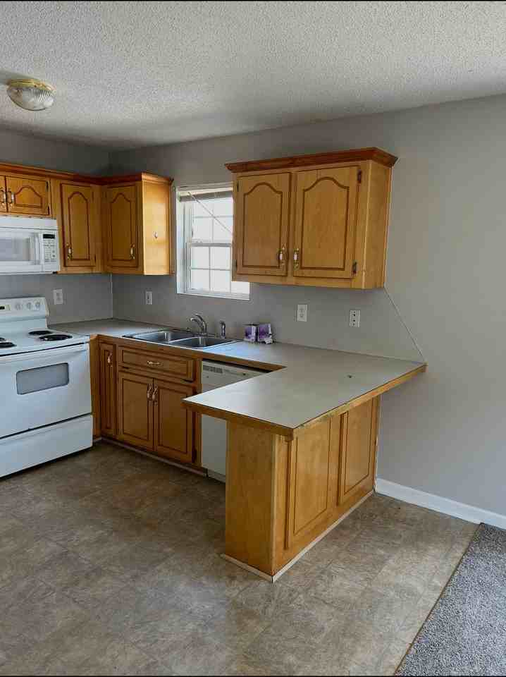 31 Hanna Dr - Photo 3 of 17