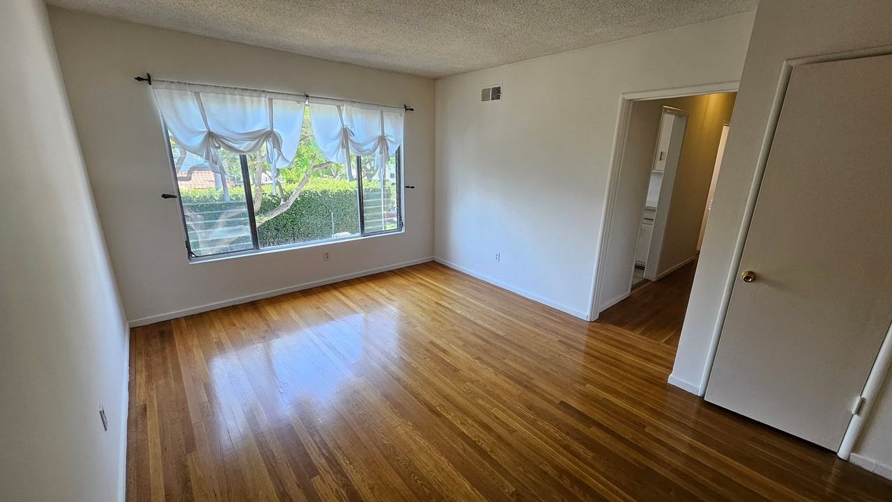 8315 Clinton St #6 - Photo 2 of 8