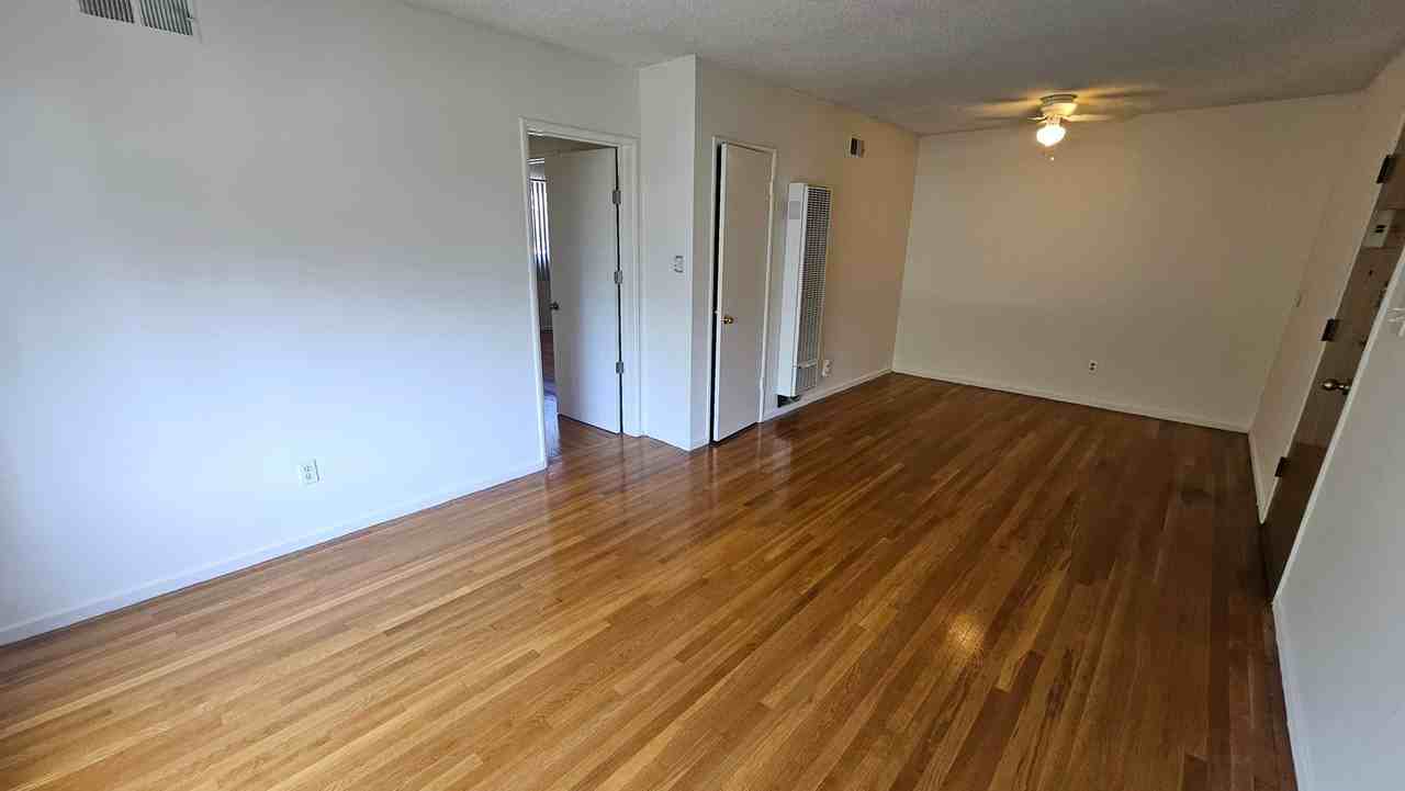 8315 Clinton St #6 - Photo 3 of 8