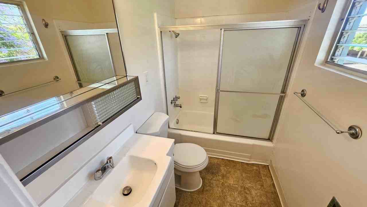 8315 Clinton St #6 - Photo 7 of 8