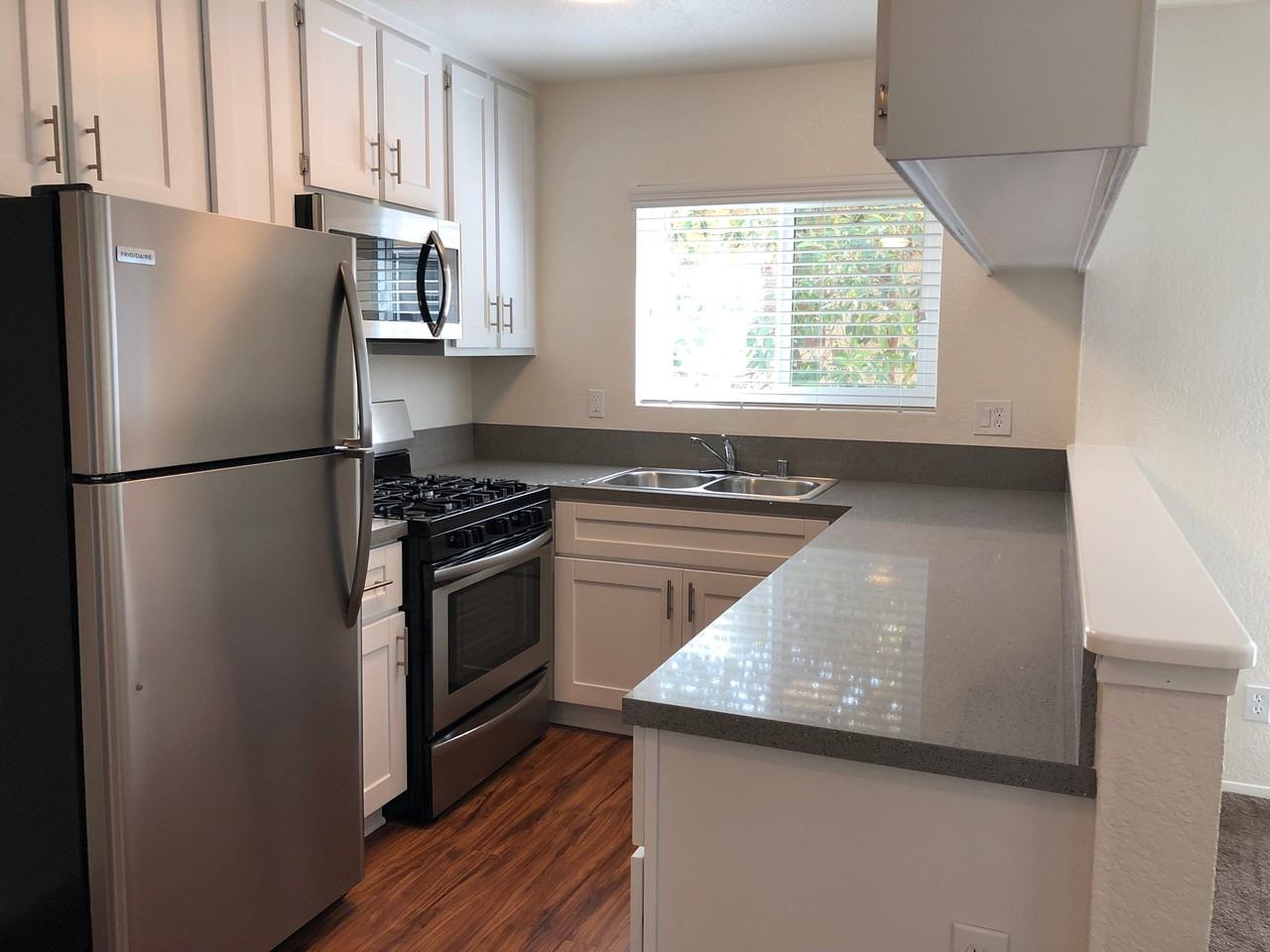 374 Moss St #19 - Photo 4 of 8