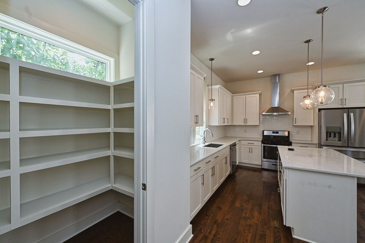 407B Moore Ave - Photo 2 of 10