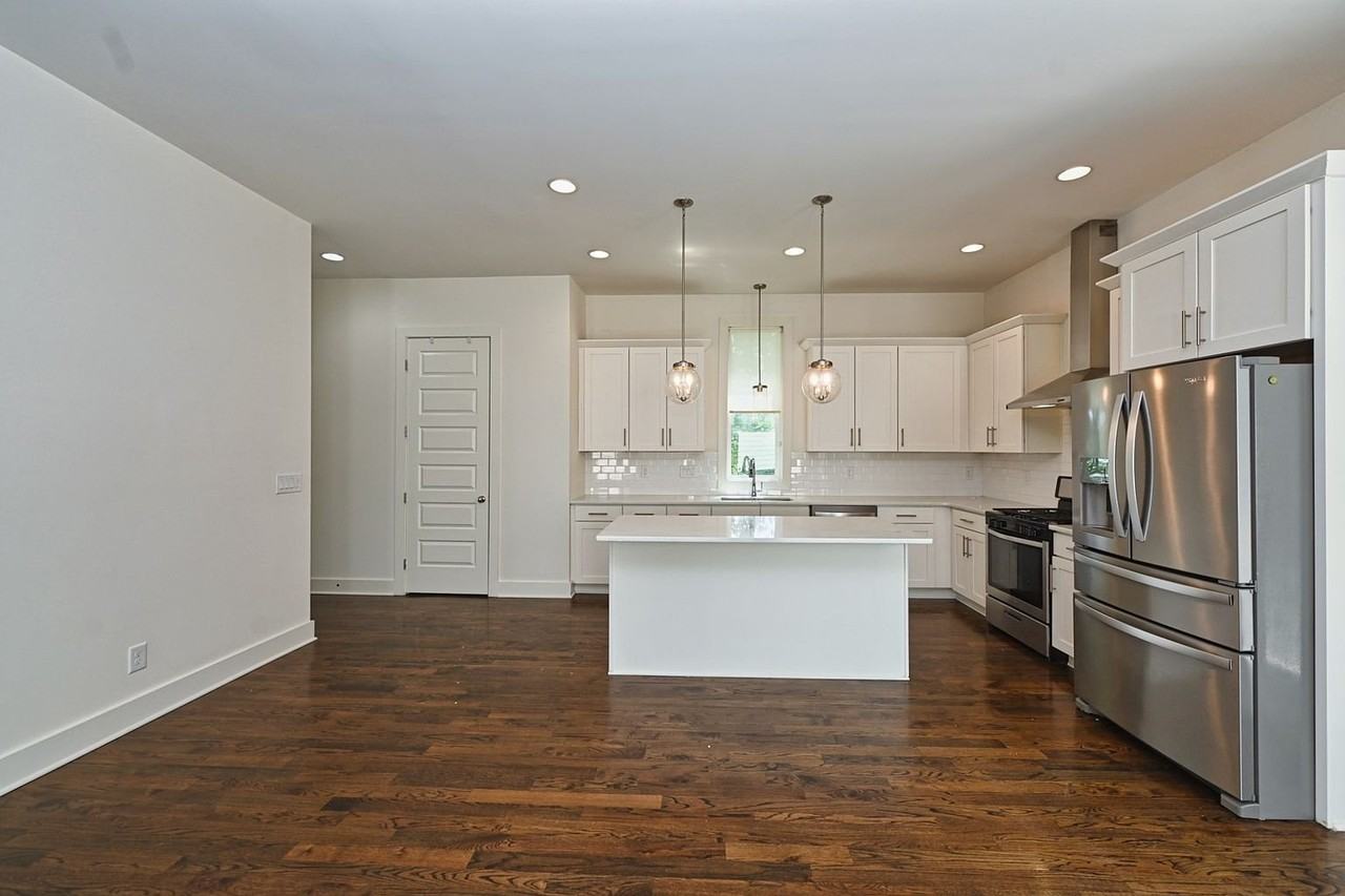 407B Moore Ave - Photo 3 of 10