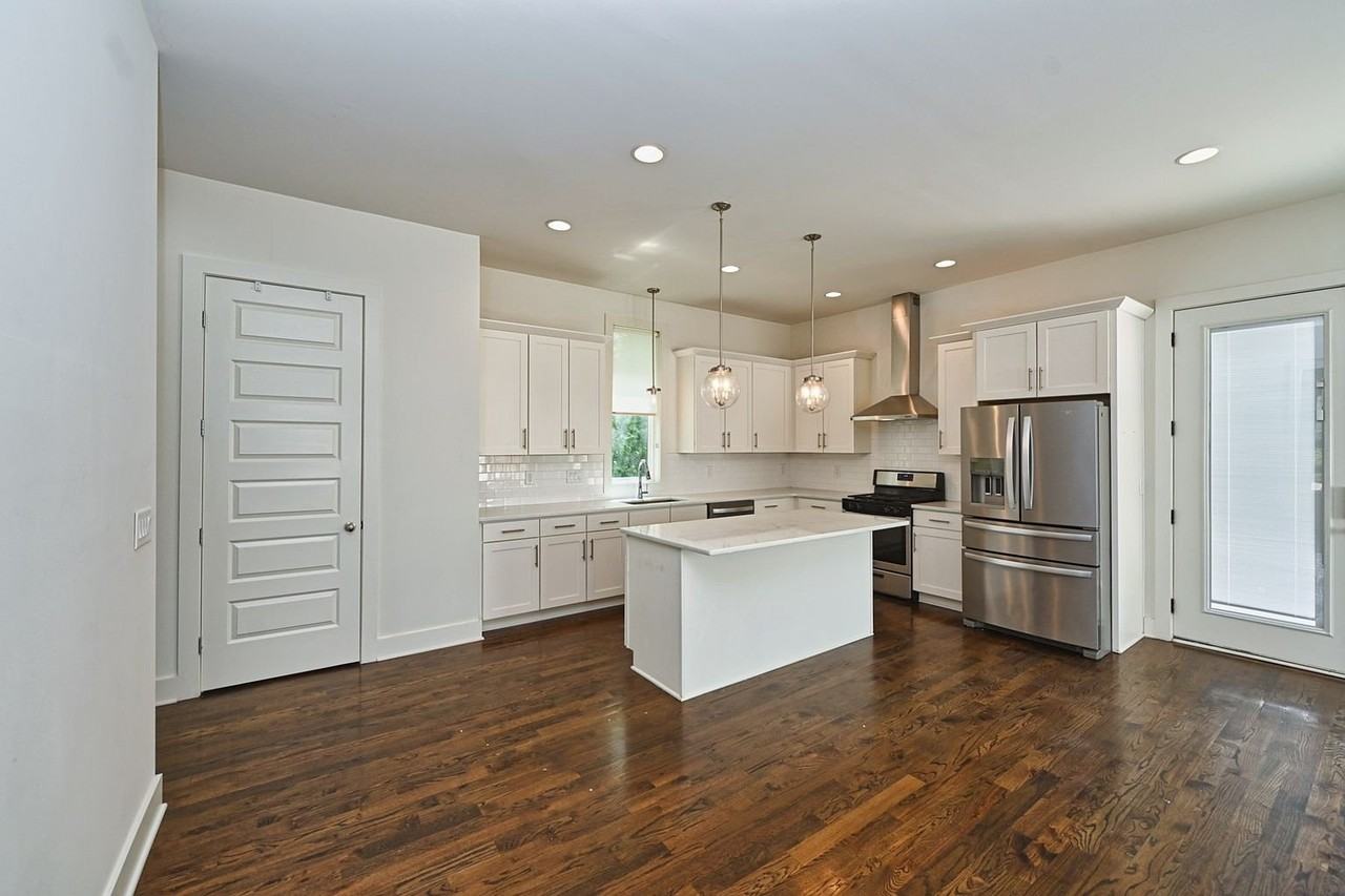407B Moore Ave - Photo 4 of 10