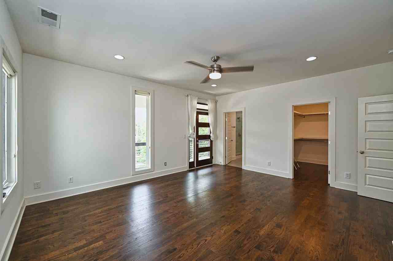 407B Moore Ave - Photo 7 of 10