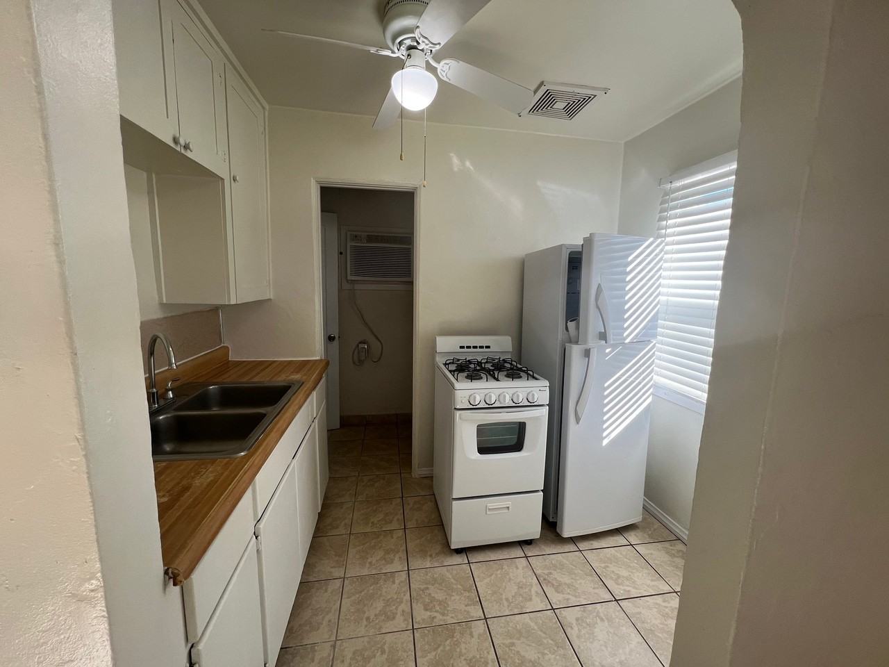 563 S 1st Ave - Photo 3 of 6