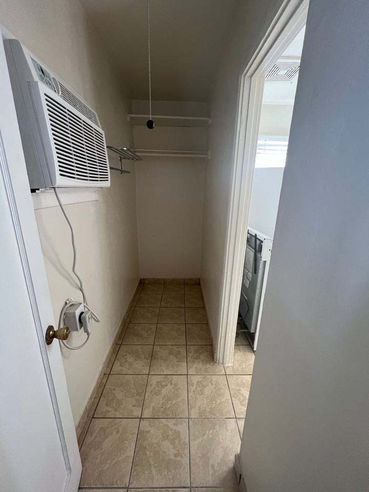 563 S 1st Ave - Photo 4 of 6