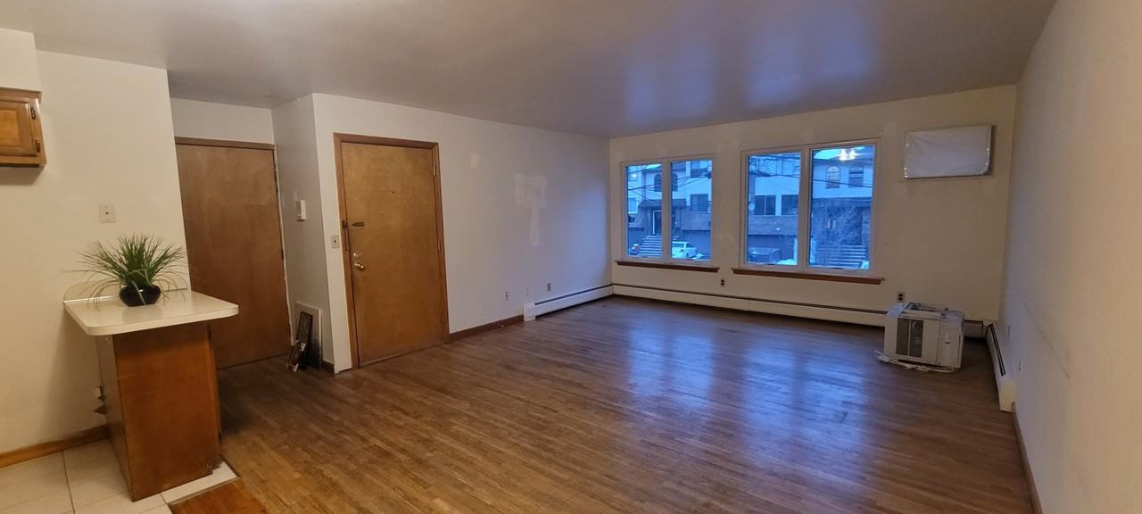 219 Roosevelt St #2 - Photo 3 of 8