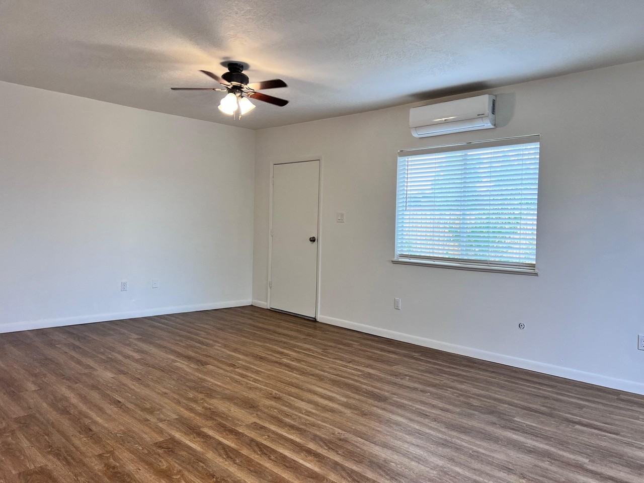 707 Luna Rd Sw #B - Photo 2 of 12