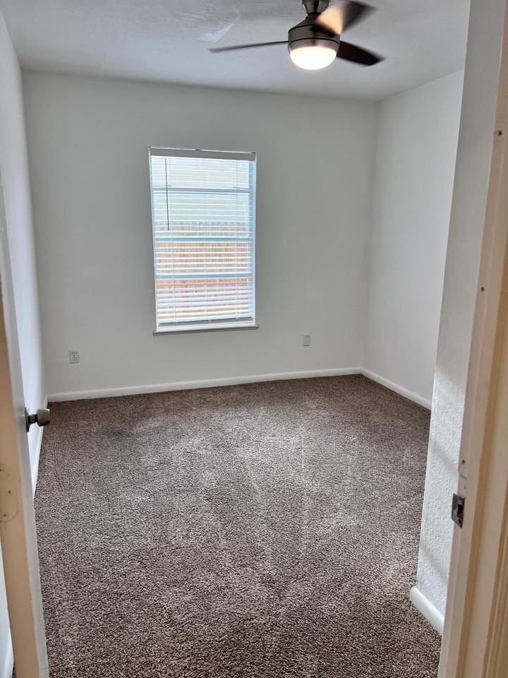 707 Luna Rd Sw #B - Photo 3 of 12