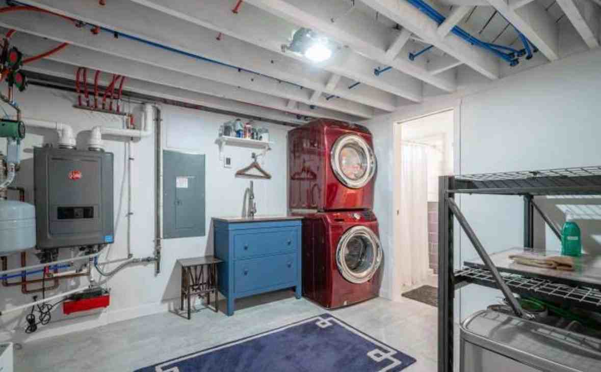 2444 S Oakland St - Photo 4 of 13