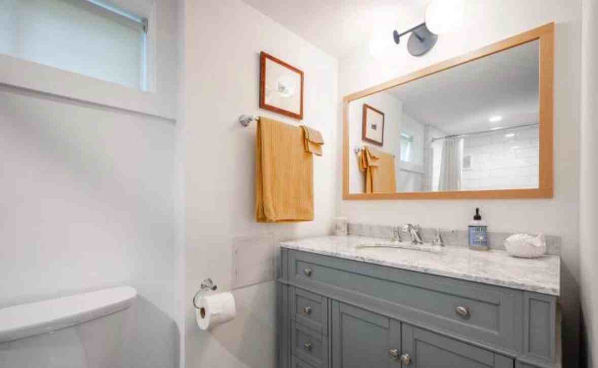 2444 S Oakland St - Photo 6 of 13