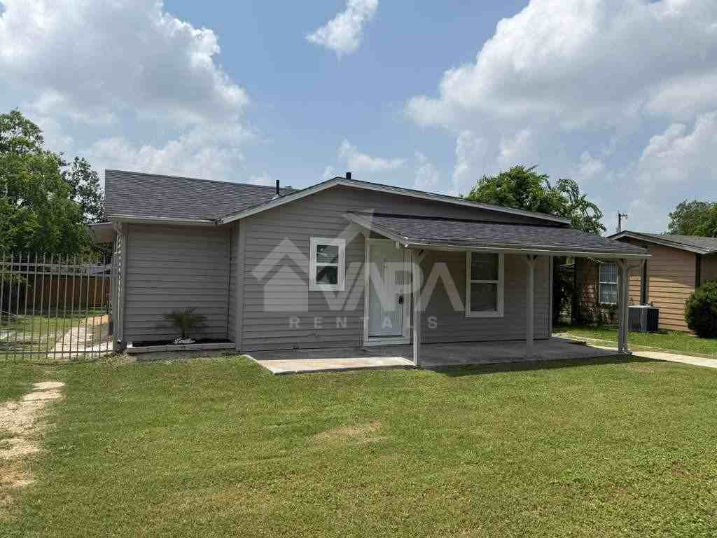 242 Glamis Ave - Photo 2 of 20