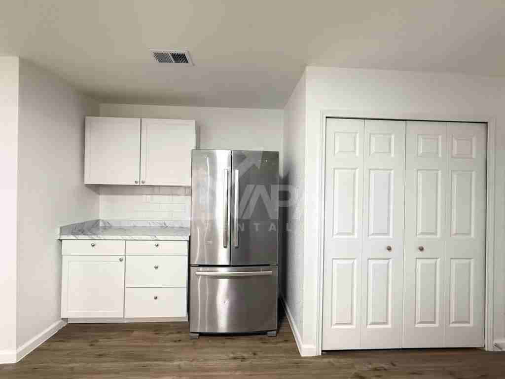 242 Glamis Ave - Photo 5 of 20