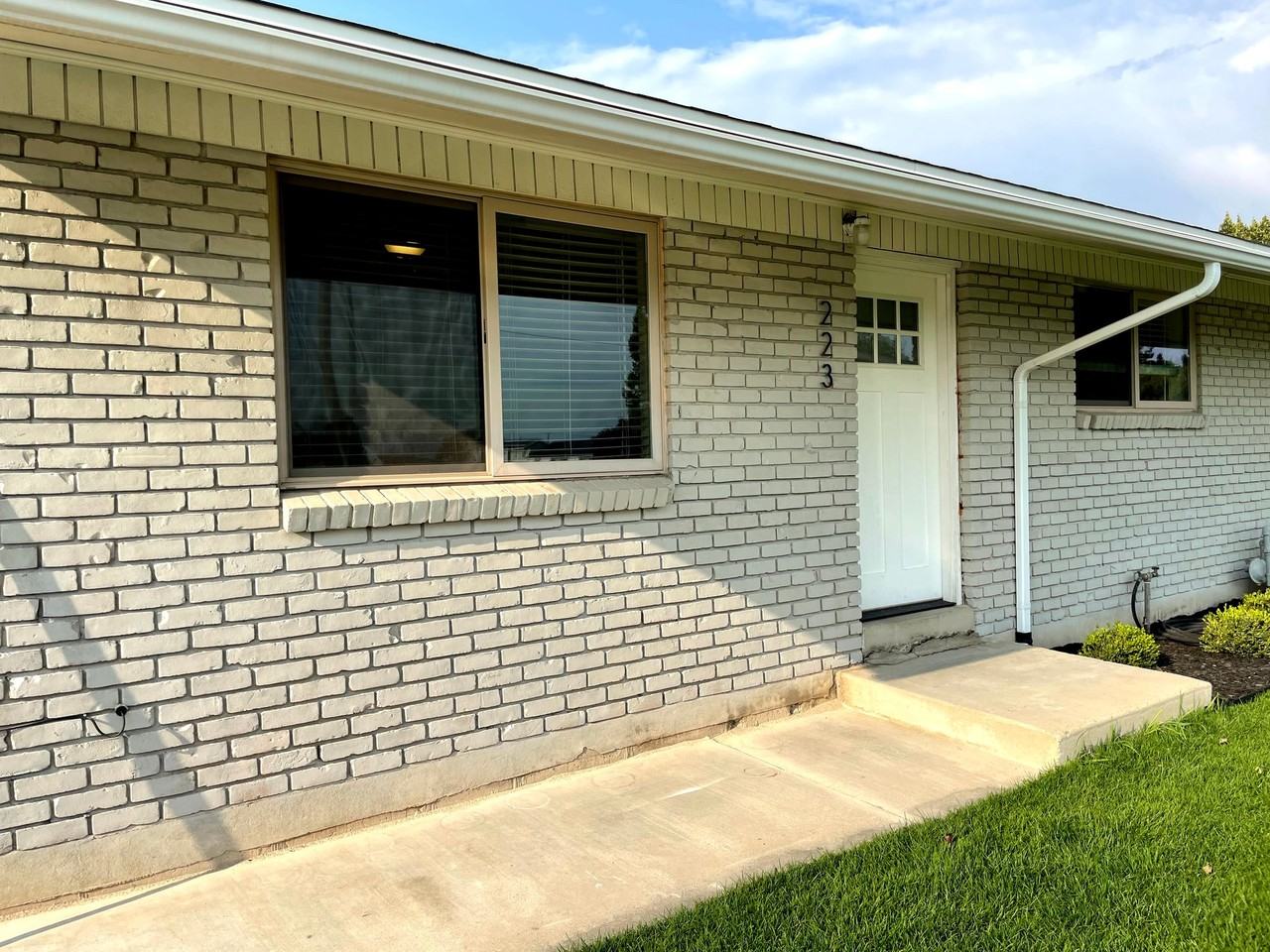 223 E St - Photo 2 of 12