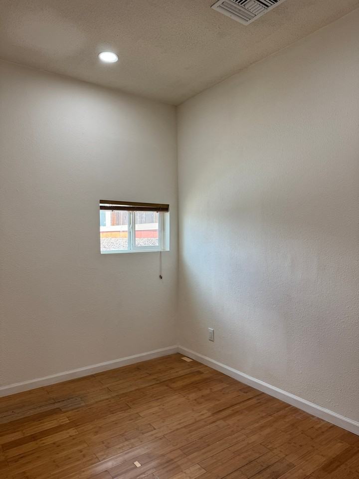 6740 Mission St - Photo 5 of 12