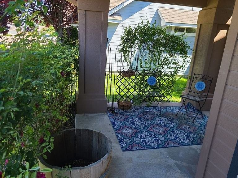 2262 N Aronmink Way - Photo 4 of 5