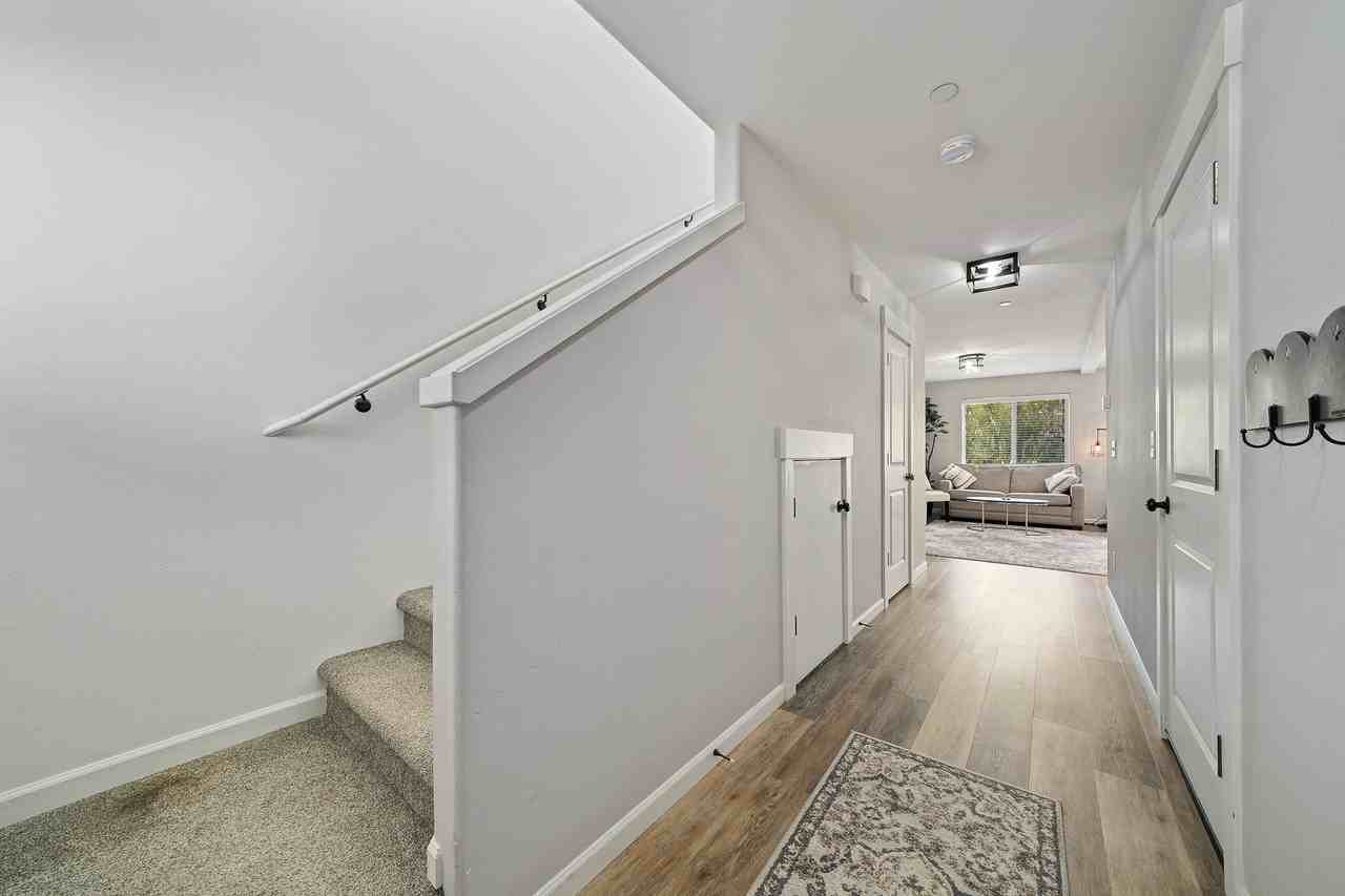 1564 Se Honeysuckle Loop - Photo 4 of 18