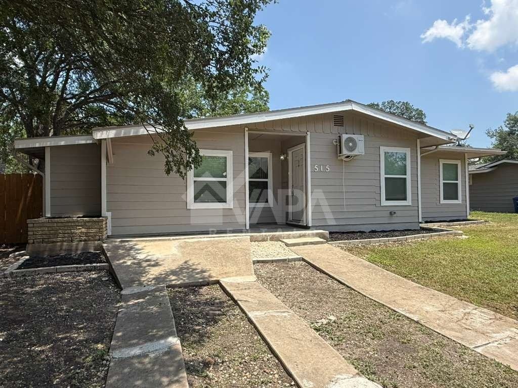 515 Blakeley Dr - Photo 2 of 18