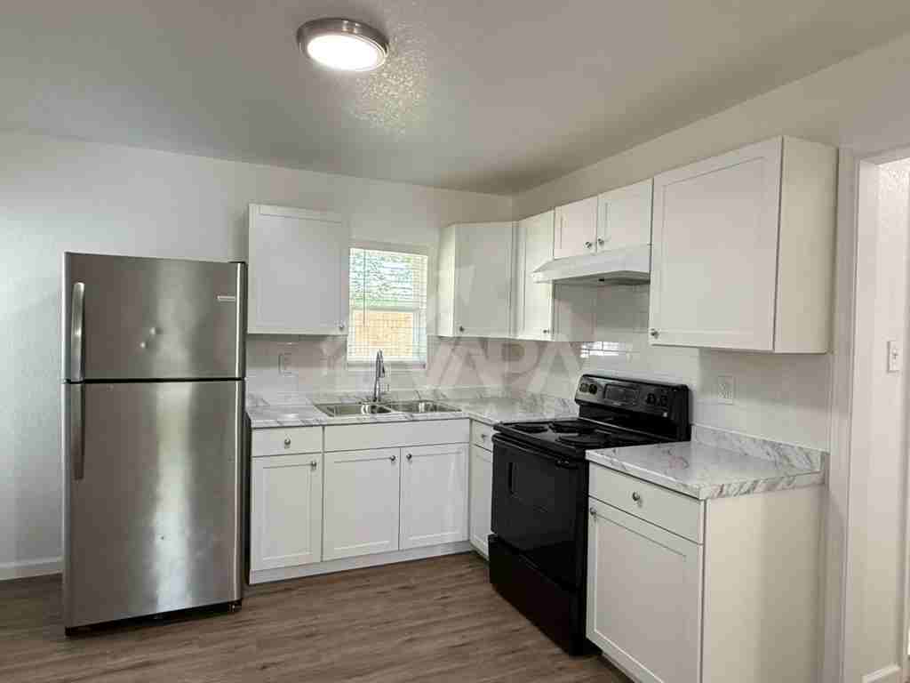 515 Blakeley Dr - Photo 5 of 18