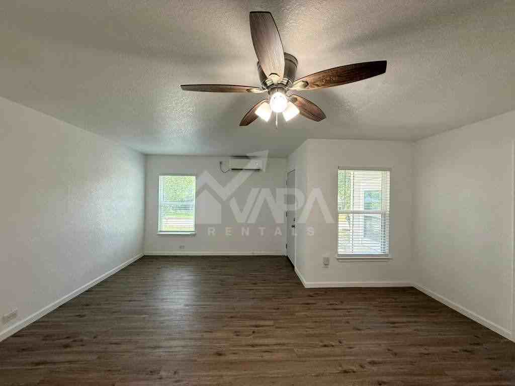 515 Blakeley Dr - Photo 7 of 18