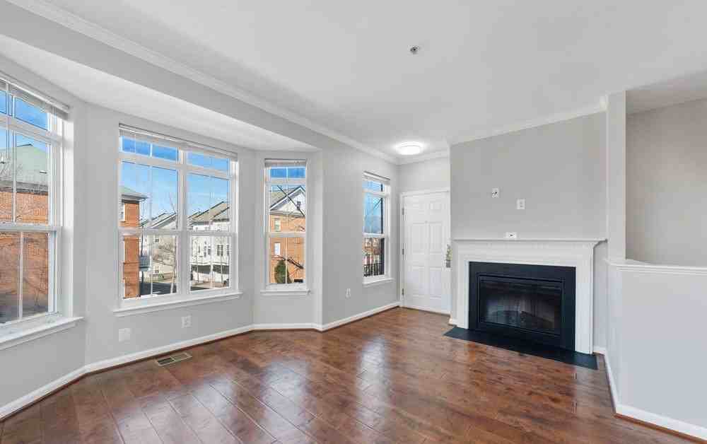 5529 Lanier Ave - Photo 7 of 15