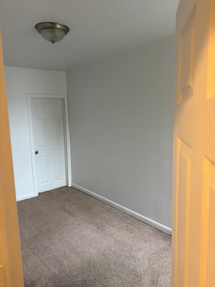 3033 B St - Photo 4 of 8